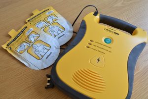 Lees meer over het artikel Het hebben van een AED-apparaat in de buurt